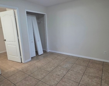 839 Lamar Street E - Photo Thumbnail 7