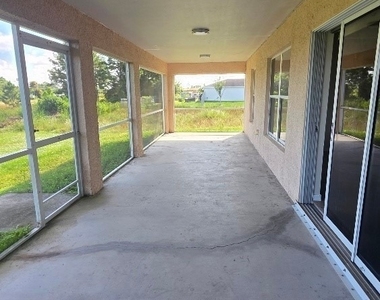 839 Lamar Street E - Photo Thumbnail 18