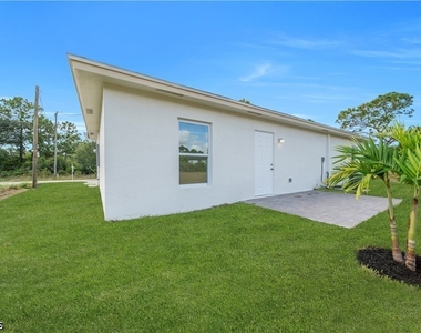 3819 3rd Street W - Photo Thumbnail 7