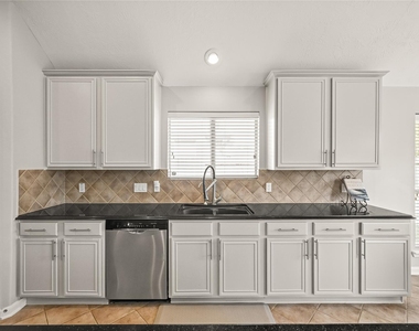 1330 Leigh Gardens Drive - Photo Thumbnail 19