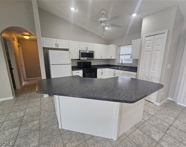 1144 Nw 5th Place - Photo Thumbnail 4