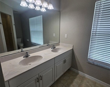 1144 Nw 5th Place - Photo Thumbnail 8