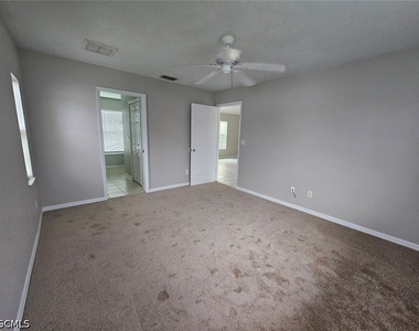1144 Nw 5th Place - Photo Thumbnail 6