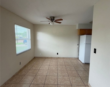621 Se 13th Place - Photo Thumbnail 12