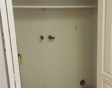 621 Se 13th Place - Photo Thumbnail 4