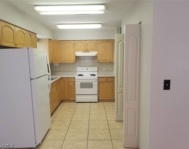 621 Se 13th Place - Photo Thumbnail 3