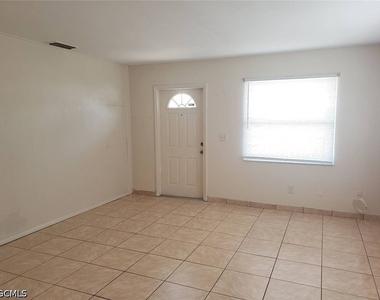 621 Se 13th Place - Photo Thumbnail 2