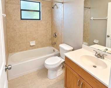 129 Se 23rd Place - Photo Thumbnail 3