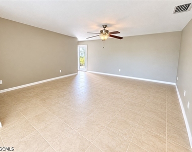 129 Se 23rd Place - Photo Thumbnail 2