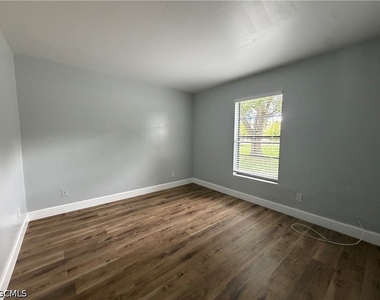 1269 Se 8th Terrace - Photo Thumbnail 4