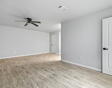 5603 Circlegate Drive - Photo Thumbnail 15