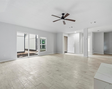 5603 Circlegate Drive - Photo Thumbnail 6