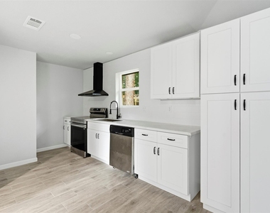 5603 Circlegate Drive - Photo Thumbnail 4