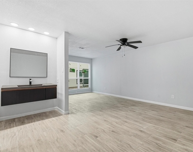 5603 Circlegate Drive - Photo Thumbnail 7