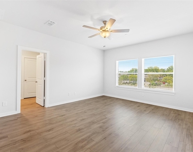 2916 Newloch Lane - Photo Thumbnail 12