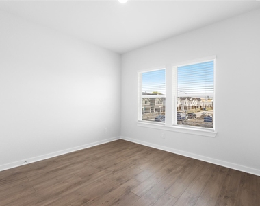 2916 Newloch Lane - Photo Thumbnail 19