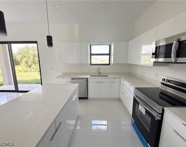3046 Nw 41st Place - Photo Thumbnail 11