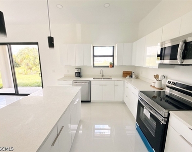 3046 Nw 41st Place - Photo Thumbnail 12