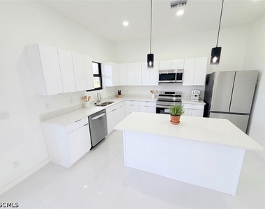 3046 Nw 41st Place - Photo Thumbnail 9