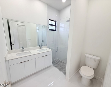 3046 Nw 41st Place - Photo Thumbnail 30