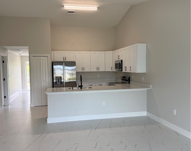 364 Petite Avenue - Photo Thumbnail 6