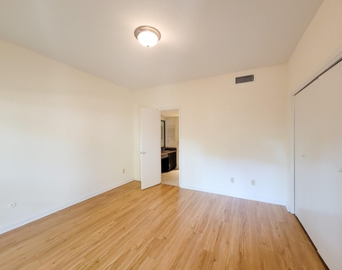 10811 Richmond Avenue - Photo Thumbnail 13