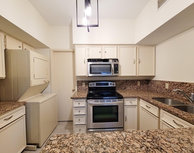 10811 Richmond Avenue - Photo Thumbnail 3