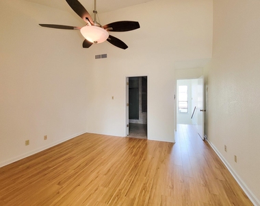 10811 Richmond Avenue - Photo Thumbnail 22