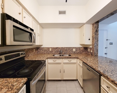 10811 Richmond Avenue - Photo Thumbnail 6