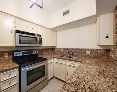 10811 Richmond Avenue - Photo Thumbnail 4