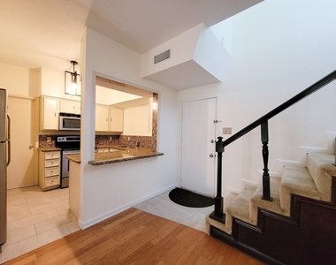 10811 Richmond Avenue - Photo Thumbnail 7