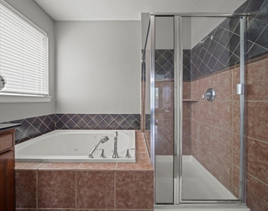 2413 Quiet Arbor Lane - Photo Thumbnail 17