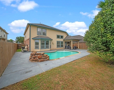 2413 Quiet Arbor Lane - Photo Thumbnail 32