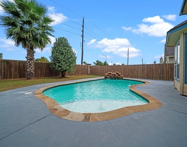 2413 Quiet Arbor Lane - Photo Thumbnail 30