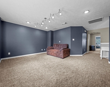 2413 Quiet Arbor Lane - Photo Thumbnail 18