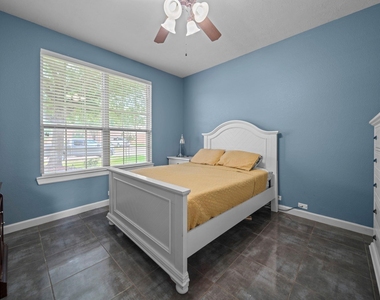 2413 Quiet Arbor Lane - Photo Thumbnail 6