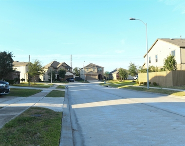 12051 Main Oak Street - Photo Thumbnail 21
