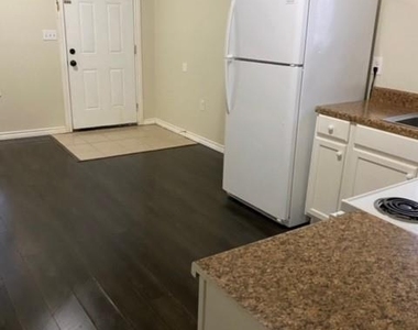 7409 Avenue L - Photo Thumbnail 2