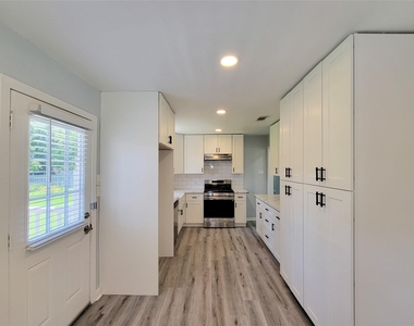 11619 Dakar Drive - Photo Thumbnail 8