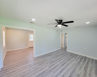 11619 Dakar Drive - Photo Thumbnail 7