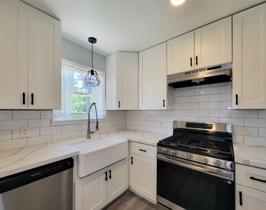 11619 Dakar Drive - Photo Thumbnail 10
