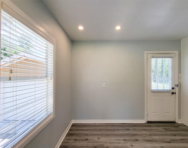 11619 Dakar Drive - Photo Thumbnail 14