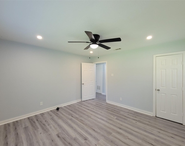 11619 Dakar Drive - Photo Thumbnail 18