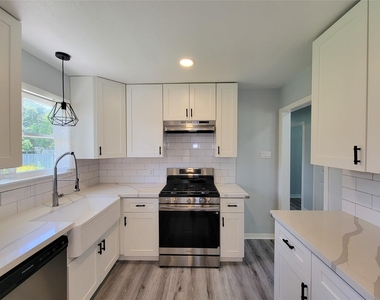 11619 Dakar Drive - Photo Thumbnail 9