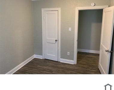 806 17th Ave North - Photo Thumbnail 3