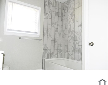 806 17th Ave North - Photo Thumbnail 4