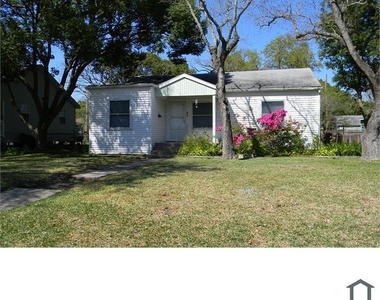 806 17th Ave North - Photo Thumbnail 1