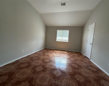 4211 Buras Pass Lane - Photo Thumbnail 7