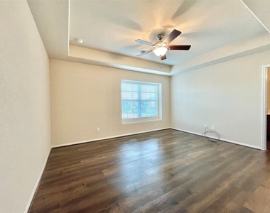 14903 Vinegrove Falls Court - Photo Thumbnail 10