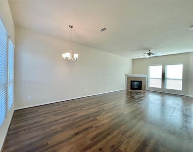 14903 Vinegrove Falls Court - Photo Thumbnail 2